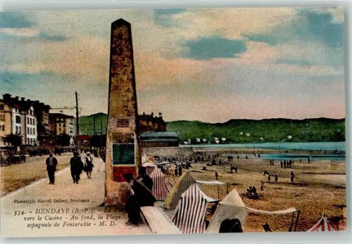 Hendaye la Pier vers le Casino au fond la Plage espagnole de Fontarabie