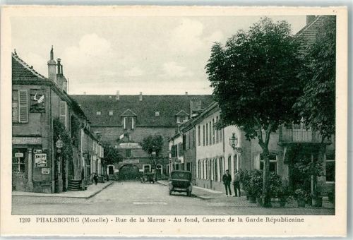 57370 Phalsbourg Pfalzburg - Rue de la Marne au fond Caserne de la Garde Republicaine Oldtimer Emailleschild Kneipp