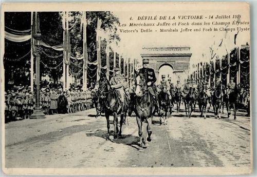 Paris 1919 les Marechaus Joffre et Foch dans les Champs Elysee 14.Juli Keine AK