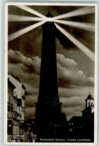 Großer Leuchtturm bei Nacht