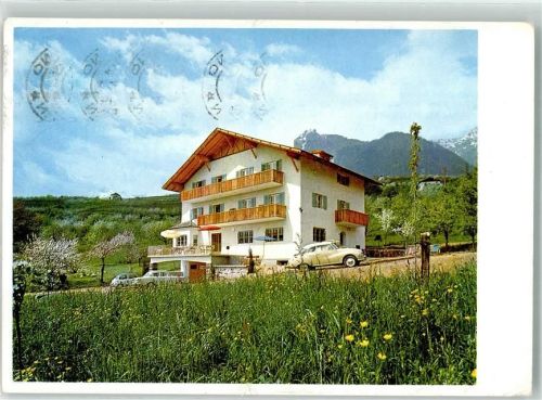 Dorf Tirol Pension Eichenhof Auto