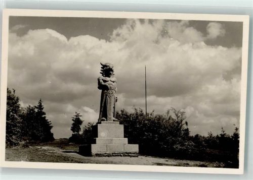 Zlin Gottwaldov Foto AK Denkmal Rosenau unter dem Radhoscht