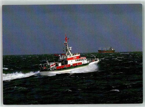 Kreuzer mit Tochterboot Frachtschiff
