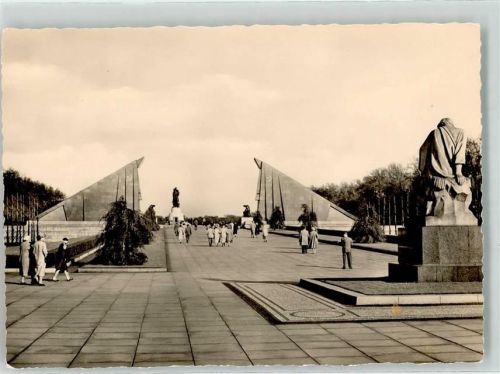 10115 O1193 Treptow Foto AK Denkmal Sowjetisches Ehrenmal