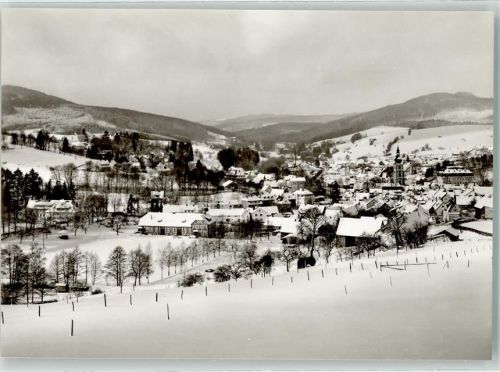 Gersfeld Winterpracht der Rhön Kirche WInter Schnee Wintersportplatz Luftkurort