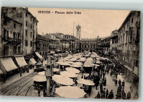 Verona Marktszene Piazza delle Erbe Straßenbahn