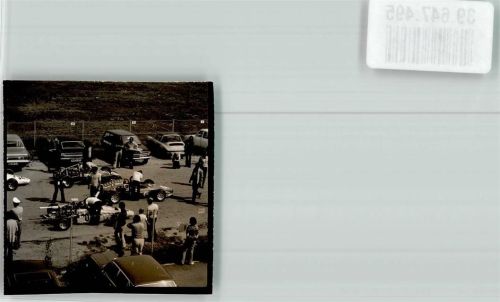 Hockenheim Rennwagen auf dem Parkplatz vor dem Hockenheimring Foto Orginal aus Archiv eines Ansichtskartenverlags Ort handschriftlich