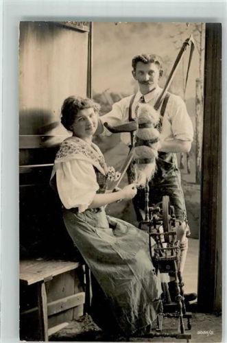 Frau Mann Tracht Spinnrad