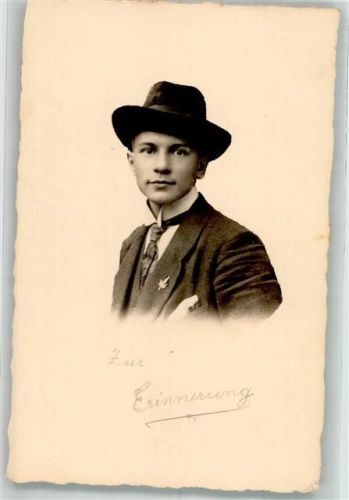 Langen 1919 Portraitaufnahme eines jungen Mannes mit Hut Ort handschriftlich