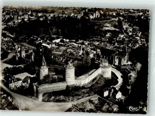 Fougeres Fliegeraufnahme Das Schloss und die Stadtmauer