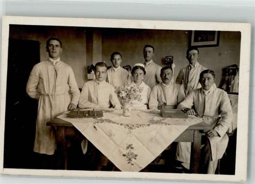 Oberwiesenthal Verwundete Landser mit Rotes Kreuz Krankenschwester beim Brettspiel im Lazarett WK I Ort lt. Fotograf Kaden