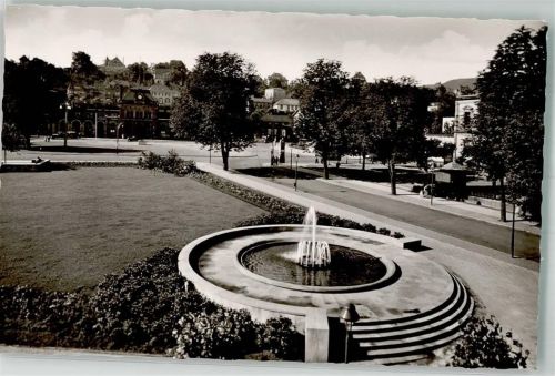 Neustadt Bahnhofplatz mit Brunnen