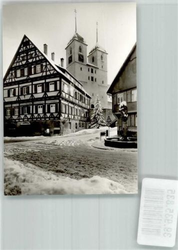Wiesensteig Rathaus mit Kirche St. Cyriakus im Winter