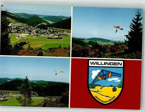 Willingen Drachenflieger Paraglider über dem Ort