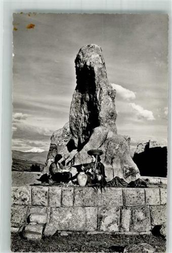 Cusco Tracht Denkmal Ruinas de Kencco