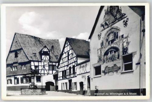 Winningen Weinhof, Weinhexenhaus mit Weinbrunnen
