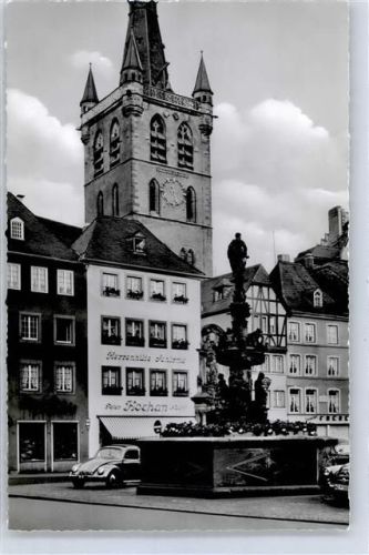 Trier Marktbrunnen mit Gangolfsturm