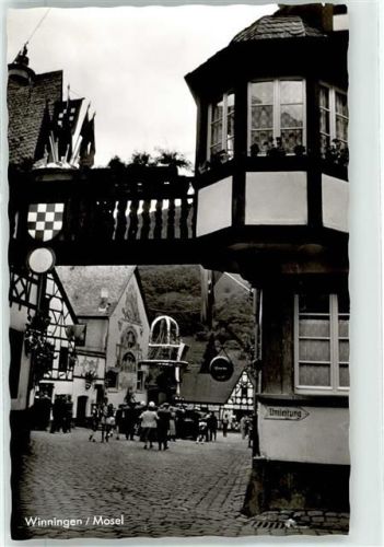 Winningen Weinhof Eingang Weinhexenbrunnen