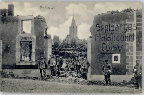 Montfaucon Blick zur Kirche Soldaten