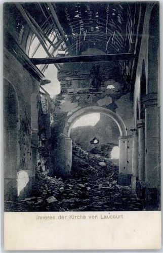 Laucourt Inneres der Kirche zerstört