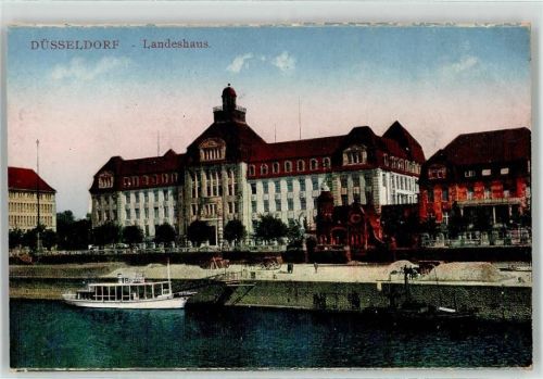 Düsseldorf Landeshaus Fahrgastschiff Anlegestelle