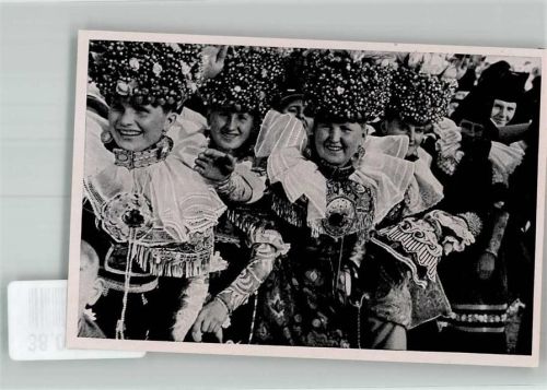 Stadthagen 1934 Sammelbild Bückeburgerinnen in Tracht beim Erntedankfest auf dem Bückeberg Sammelwerk Nr. 15 Adolf Hitler Nr. 17 Gruppe 67