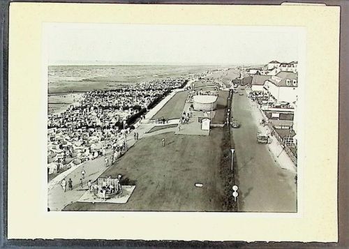 Duhnen Foto montiert auf Karton Strand mit Deich und Promenade Fotograf Otto Schulze