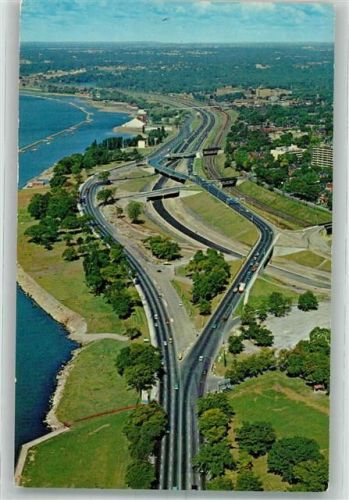 Toronto The Parkway