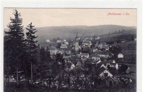 Neuhausen Neuhausen mit Gesamtansicht gelaufen, Marke entfernt, handschriftliches Datum von 1918. Leicht bügig, leichte Abschürfung Rückseite, sonst gut erhalten