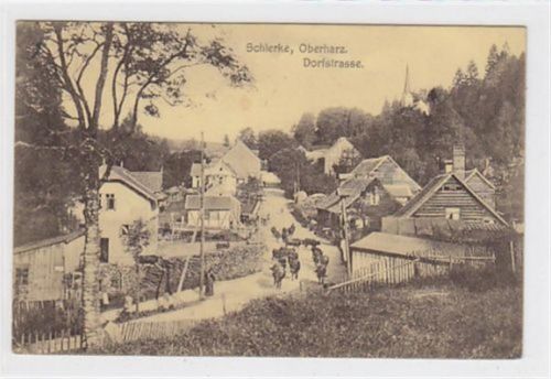 Schierke Dorfstrasse in Schierke / Oberharz gelaufen. Marke entfernt kleiner Knick an der rechten unteren Ecke Vorder- und Rückseite leicht fleckig, sonst gut erhalten.