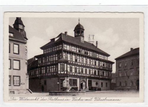 Die Widmarkt das Rathaus in Vacha mit Vitusbrunnen. ungelaufen rückseitiges Datum von 1927. Leichter Knick oben rechts, sonst gut erhalten.