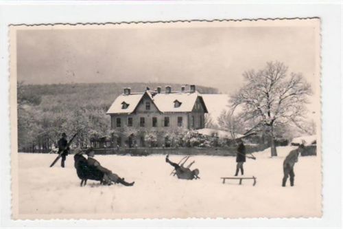 Wien Kalksburg mit Gasthaus " Zum Jägerhaus " im Winter gelaufen, mit Stempel von 1954, Marke entfernt. Gute Erhaltung.