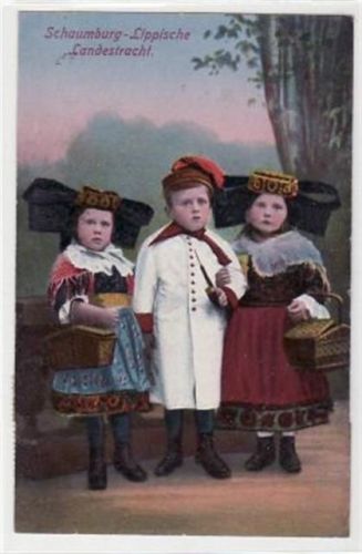 Schaumburg - Lippische Landestracht. Kinder in Tracht gelaufen, 1922 kleiner Knick oben und unten links, sonst gut erhalten