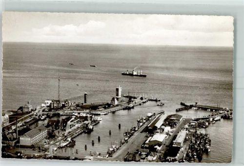 Cuxhaven Hafenanlage Frachtschiff