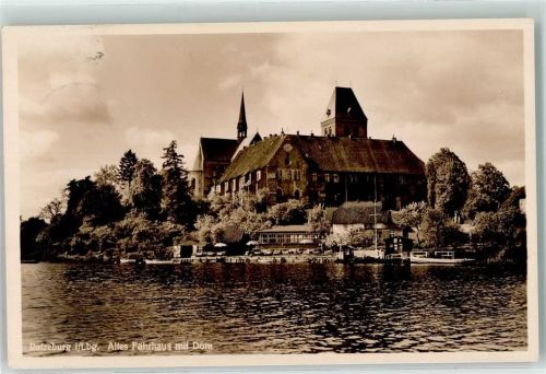 Ratzeburg Altes Fährhaus mit Dom