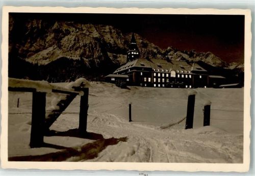 Elmau Schloß Elmau Winter Nachtaufnahme