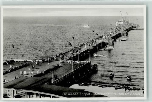 Zoppot Sopot Foto AK Motorschiff Preißen am Seesteg Ruderboot Fahnen