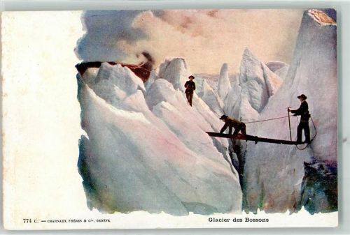 Chamonix-Mont-Blanc Bergsteiger beim überqueren einer Gletscherspalte Glacier des Bossons
