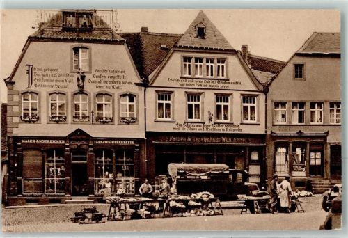 St. Wendel Häuser mit Bekenntnissprüchen am Domplatz Marktszene LKW