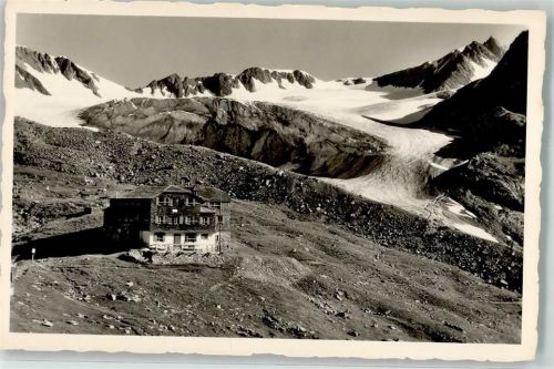 Vernagthütte Berghütte mit Vernagtgletscher