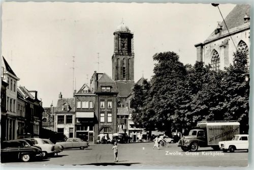 Zwolle Grote kerkplein Auto LKW Oldtimer