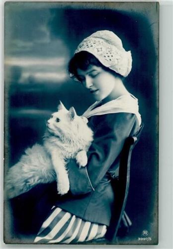 1910 Verlag Rotophot Serie 3997/5 Frau Tracht Katze