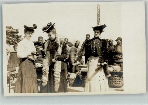 Schwarzafrikaner Marktszene Frauen Hutmode