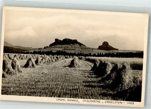 Schöna Ein abgeerntetes Feld vor Kaiserkrone und Zirkelstein Fotograf Lothar Wetzel