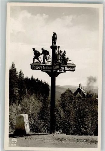 79868 W7821 Bärental Foto AK Handgeschnitzter Wegweiser nach Feldberg Todtnau Titisee und Neustadt