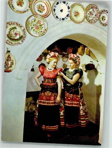 Frauen in Volkstracht aus Mezökövesd Fotograf Jarai Rudolf