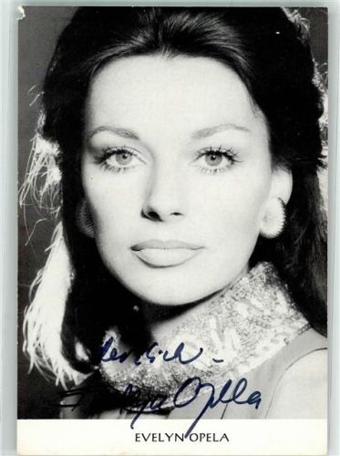 Evelyn Opela Autogramm