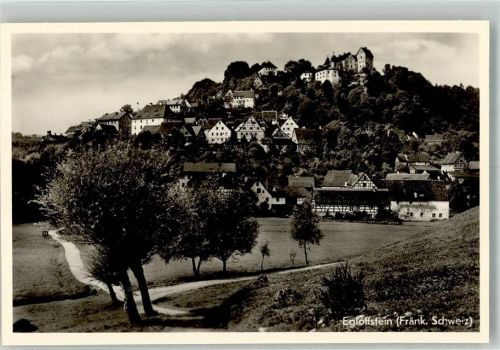 Egloffstein mit Burg Egloffstein über den Dächern der Altstadt