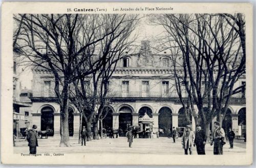Castres Les Arcades de la Place Nationale