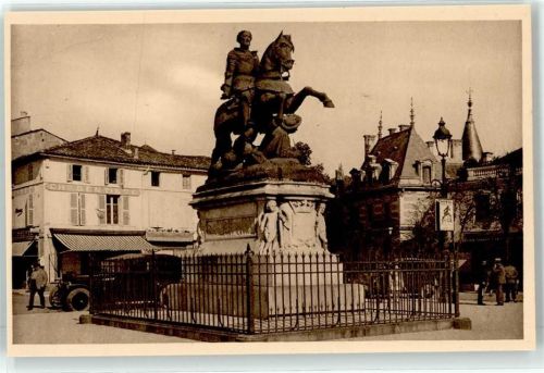 16100 Cognac - Statue equestre de Francois Ier AKU1